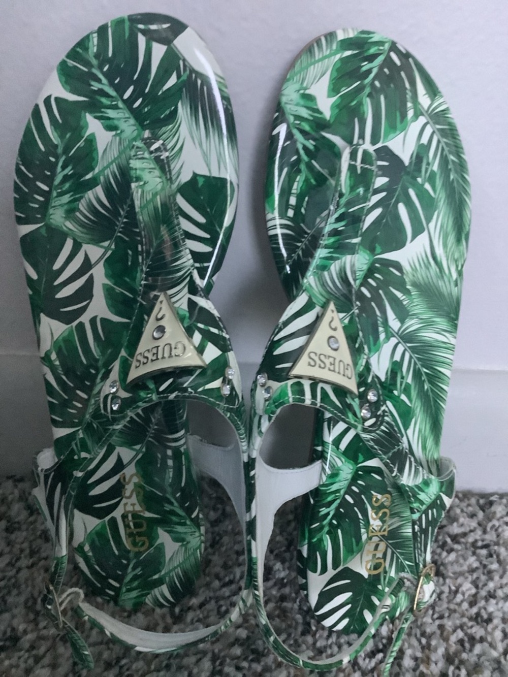 GUESS Green Tropical Leaf Women's Sandals size 7